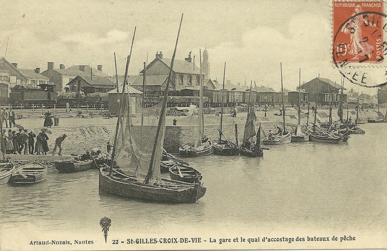 St-Gilles-Croix-de-Vie, la gare et le quai d'accostage.
