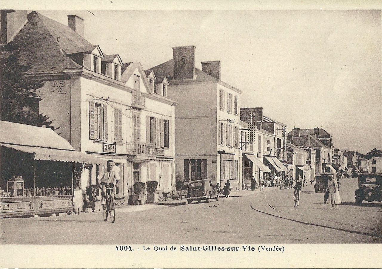 St-Gilles-sur-Vie, le quai, hôtel des voyageurs.