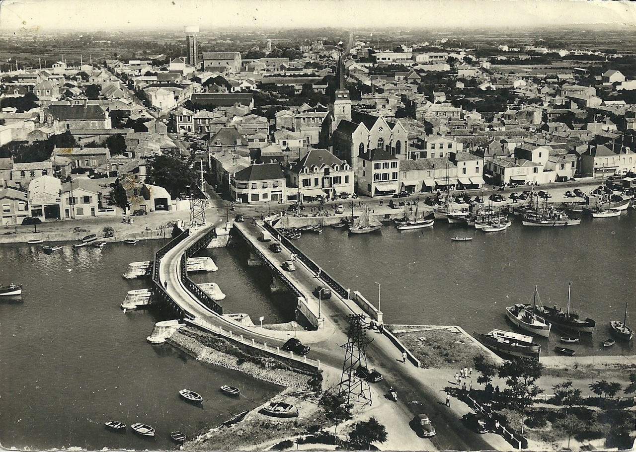 St-Gilles-sur-Vie, les deux ponts sur le port.