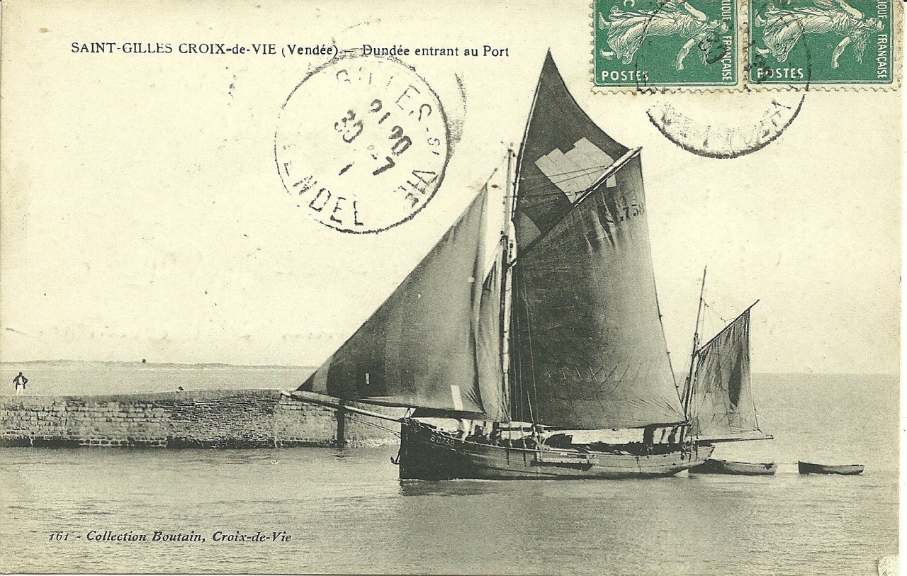 St-Gilles-Croix-de-Vie, dundee rentrant au port.