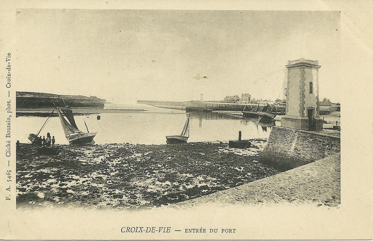 Croix-de-Vie, entrée du port.