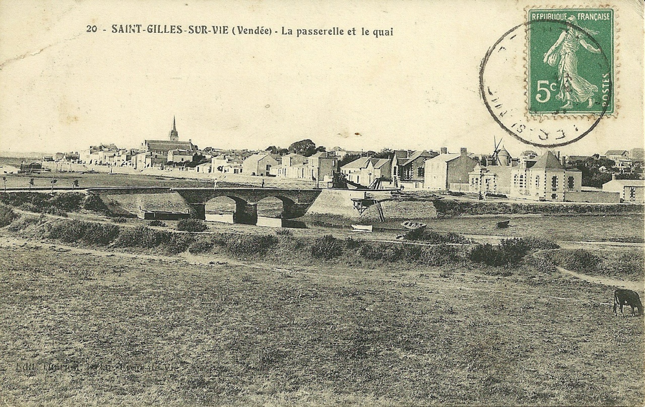 St-Gilles-sur-Vie, la passerelle et le quai.