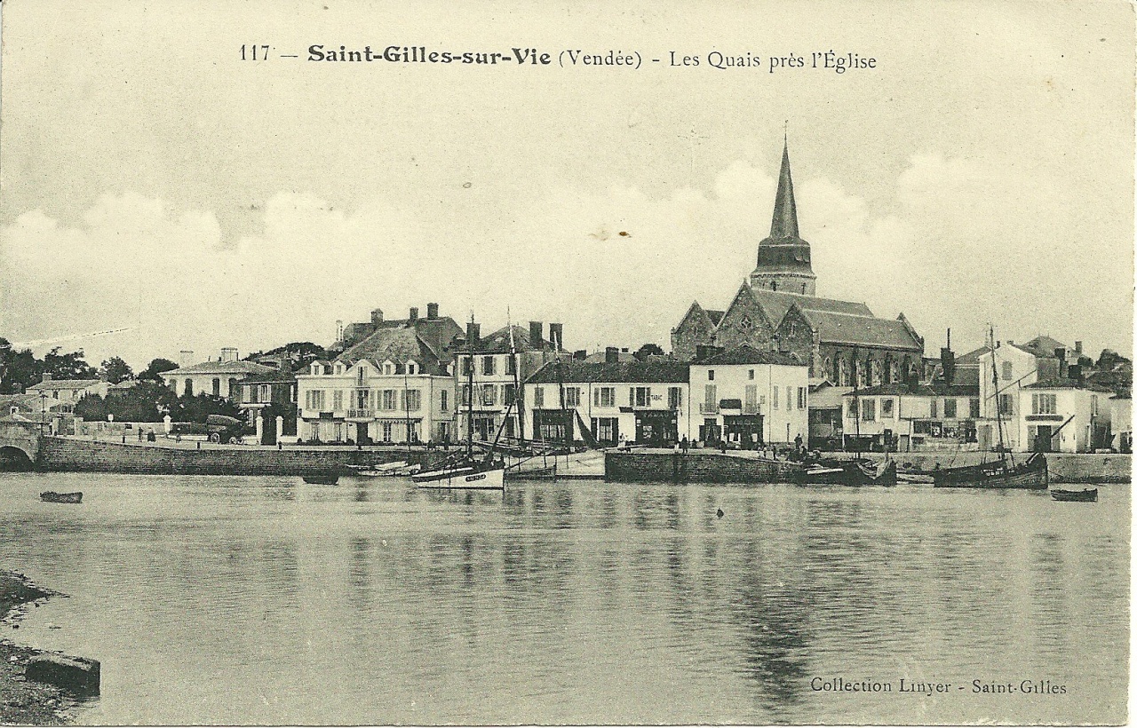 St-Gilles-sur-Vie, les quais près de l'église.