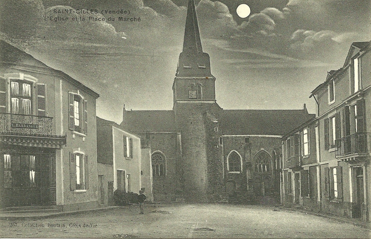 St-Gilles-sur-Vie, l'église et la place du marché.