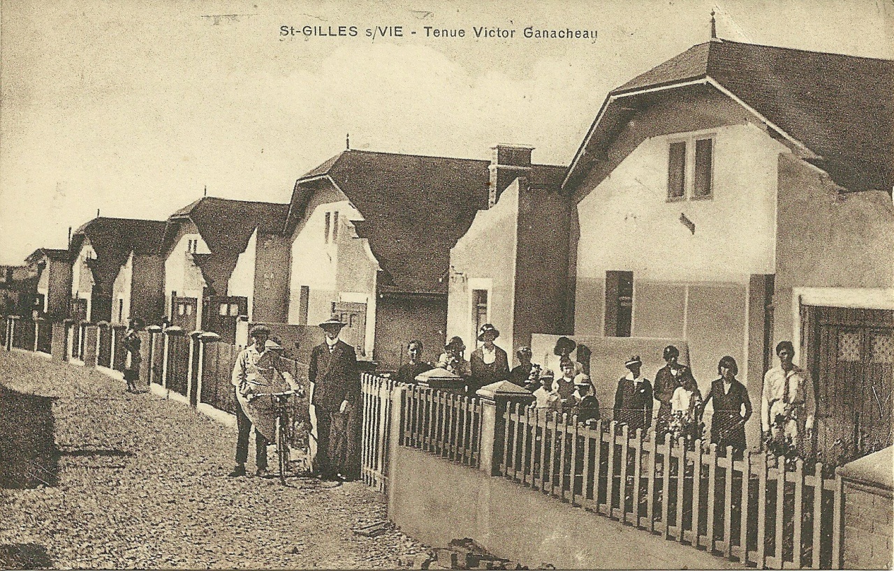 St-Gilles-sur-Vie, tenue Victor Ganacheau.