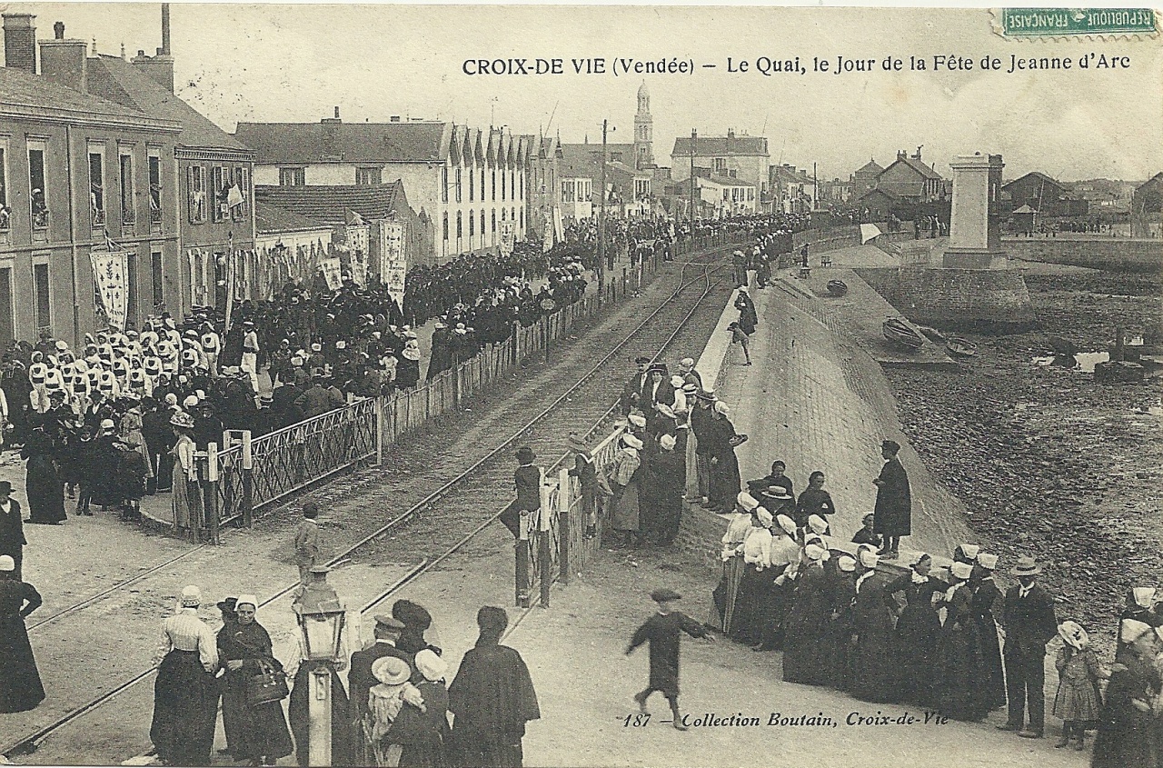 Croix-de-Vie, le quai un jour de la fête de Jeanne d'Arc.