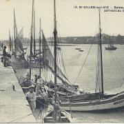 St-Gilles-sur-Vie, bateaux de pêche arrivant au quai.