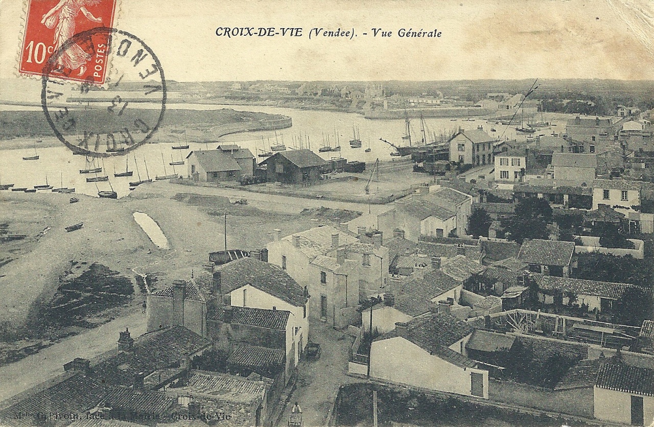 Croix-de-Vie, vue générale du port et de la gare.