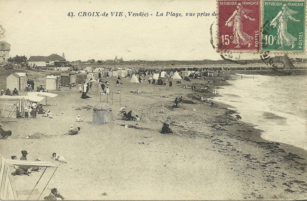 Croix-de-Vie, la plage vue des rochers.