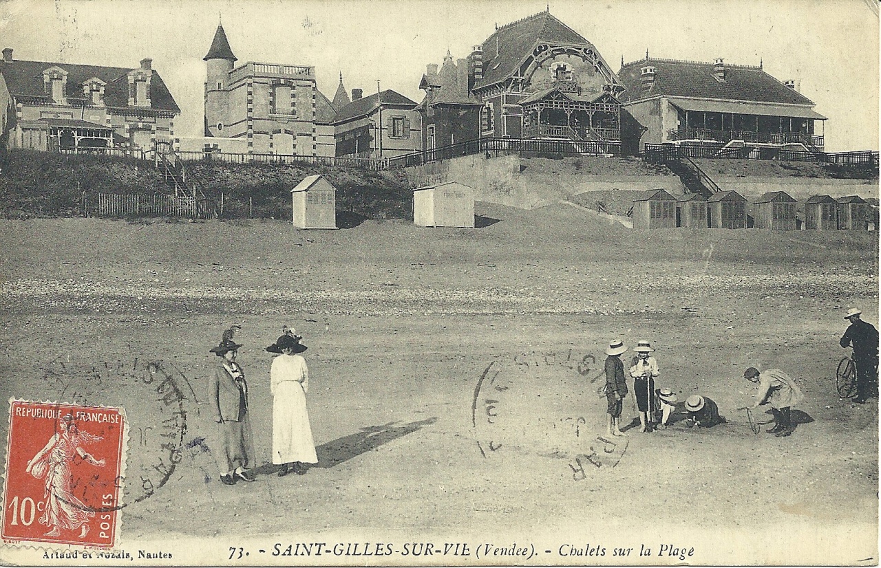 St-Gilles-sur-Vie, chalets sur la plage.