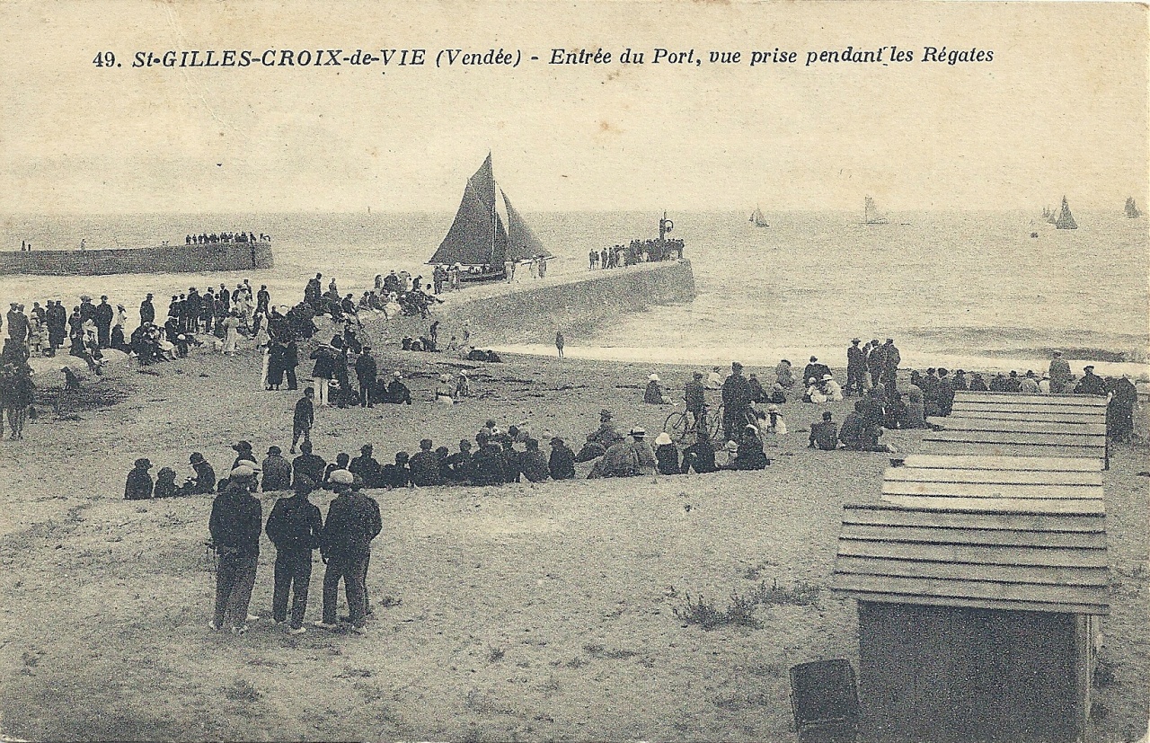 Croix-de-Vie, entrée du port, vue prise pendant les régates.