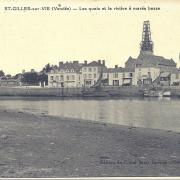 St-Gilles-sur-Vie, les quais et la rivière à marée basse.