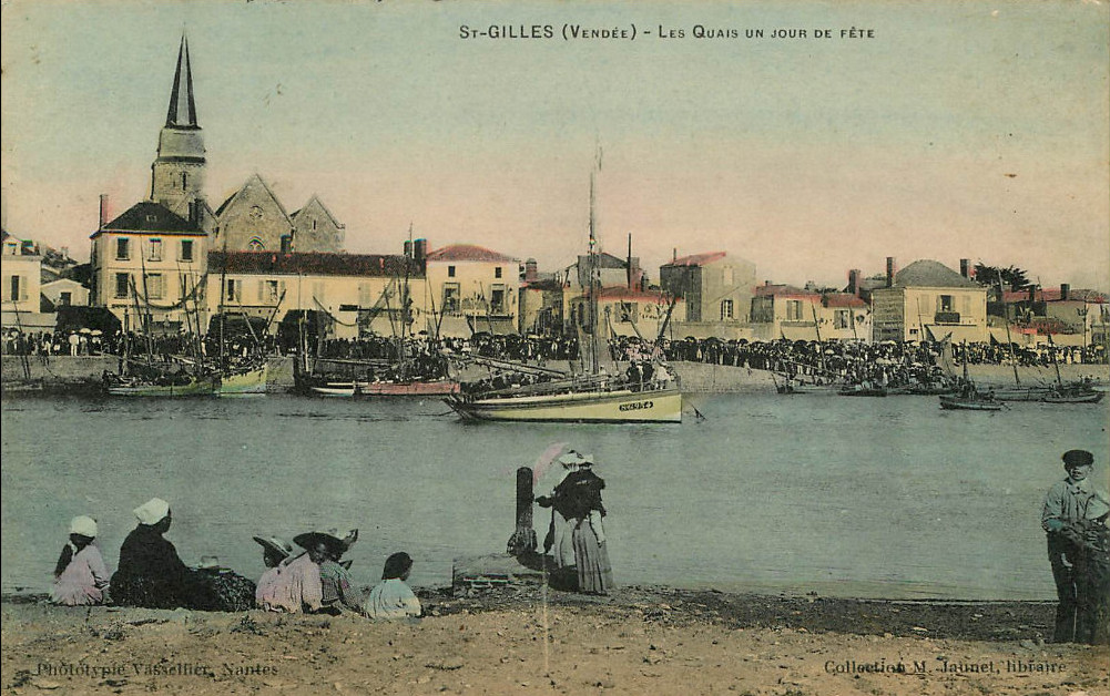 Saint-Gilles-sur-Vie, les quais, un jour de fête.