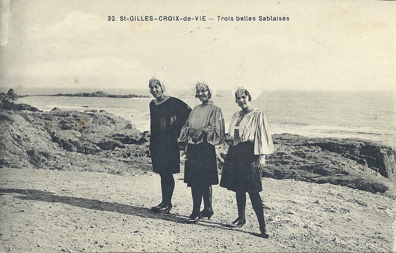 St-Gilles-Croix-de-Vie, trois belles sablaises.