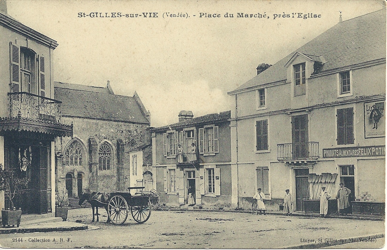 St-Gilles-sur-Vie, place du marché près de l'église.