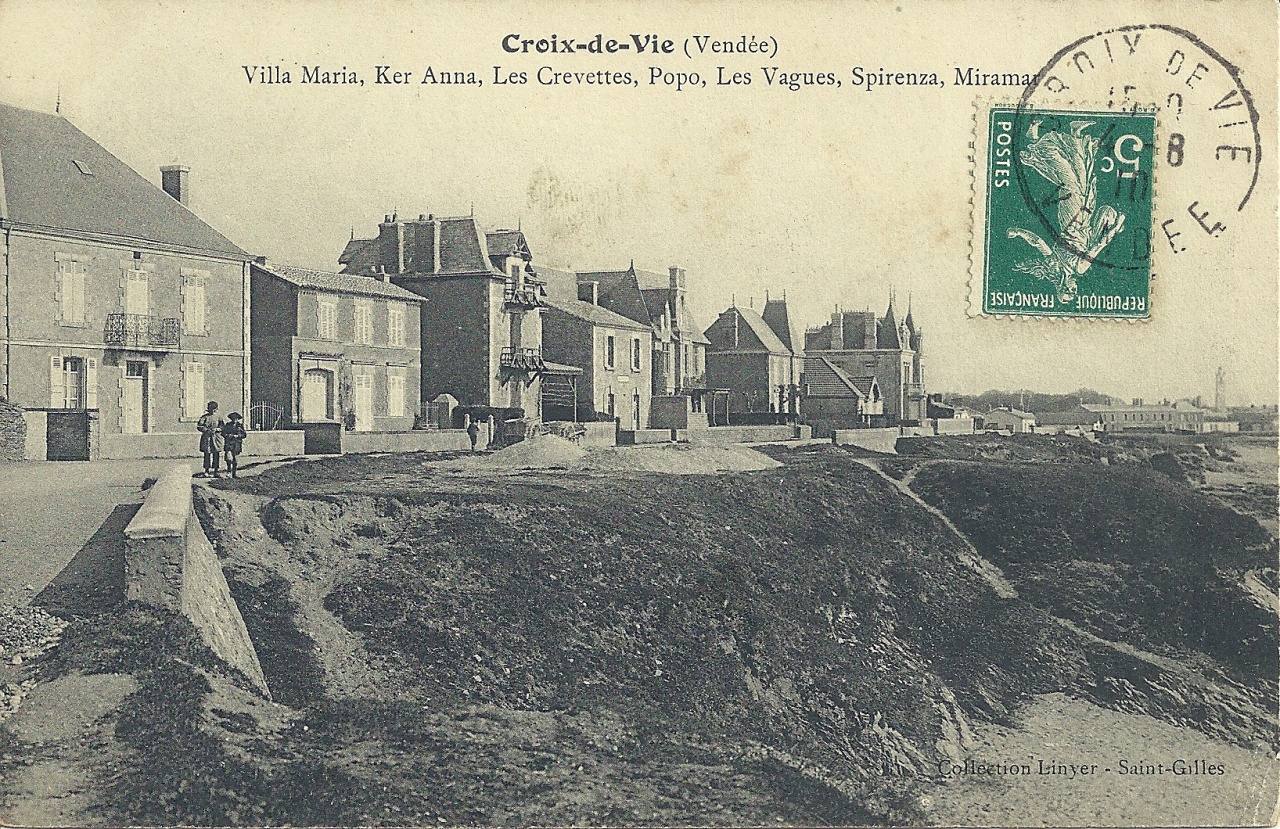 Croix-de-Vie, villas sur la côte.