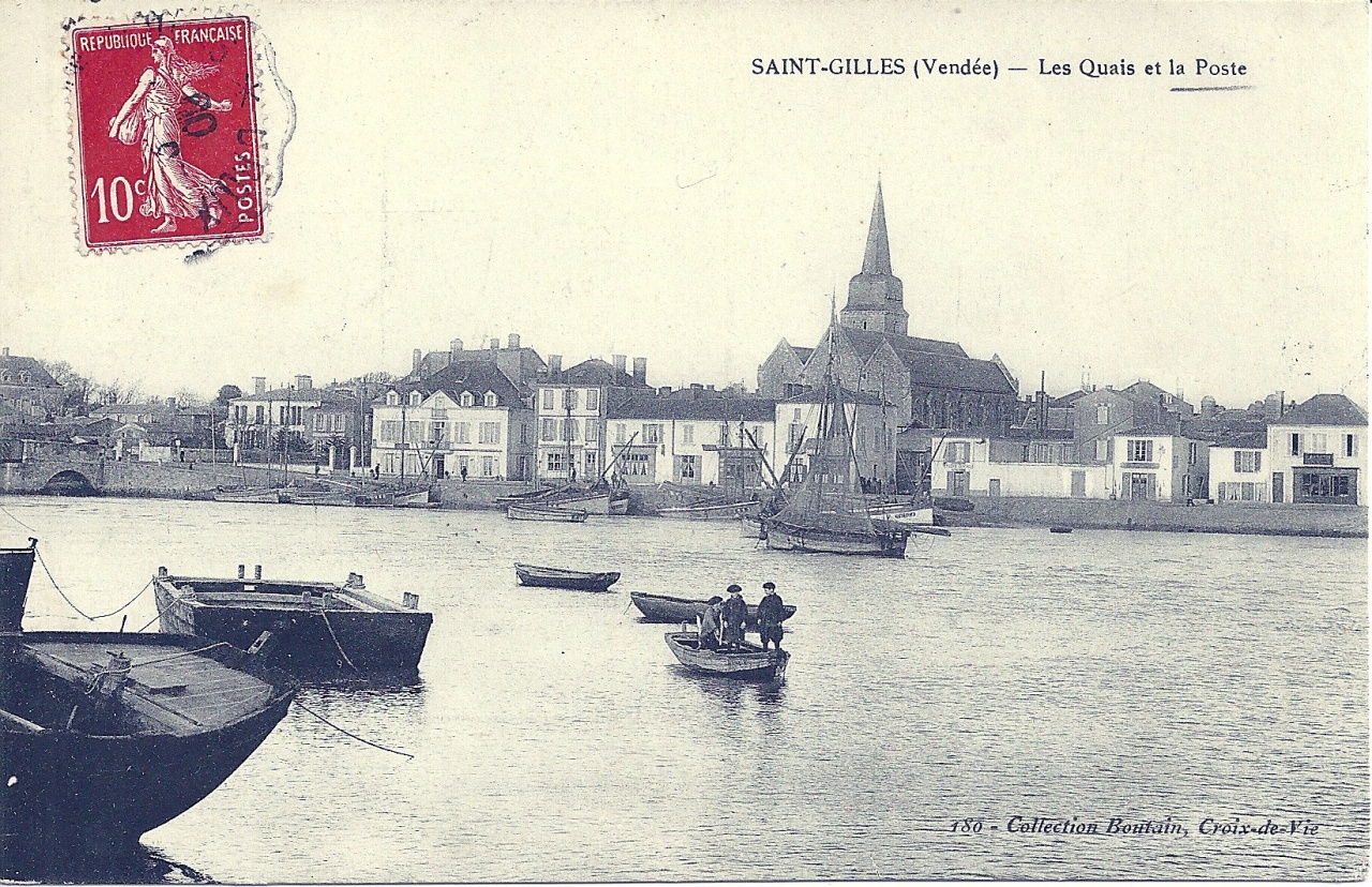 St-Gilles-sur-Vie, les quais et la poste.