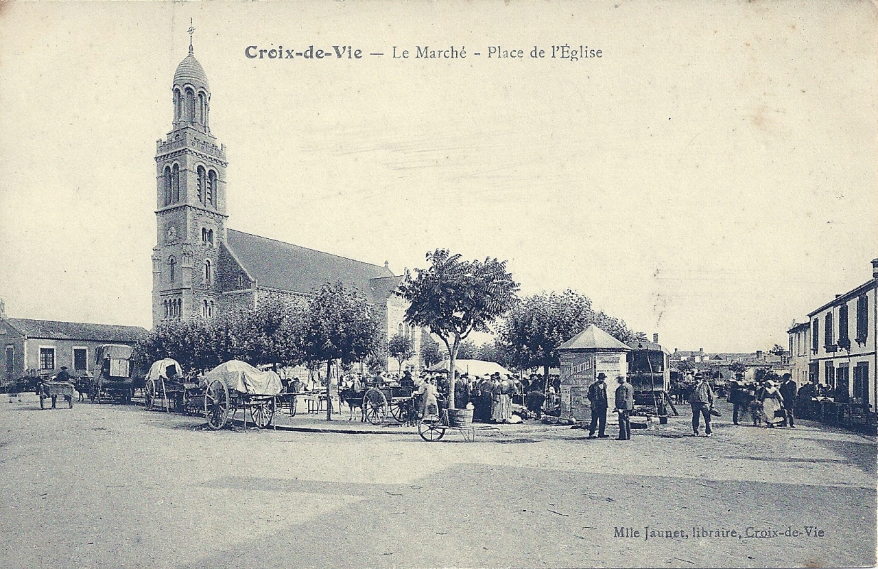 Croix-de-Vie, le marché, place de l'église.