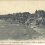 St-Gilles-Croix-de-Vie, chalets bordant les falaises.