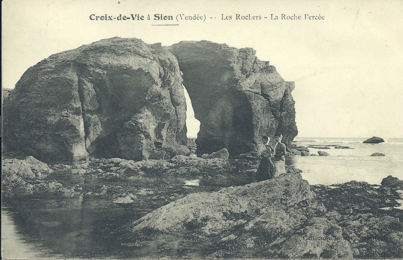 Croix-de-Vie, les rochers la roche percée.