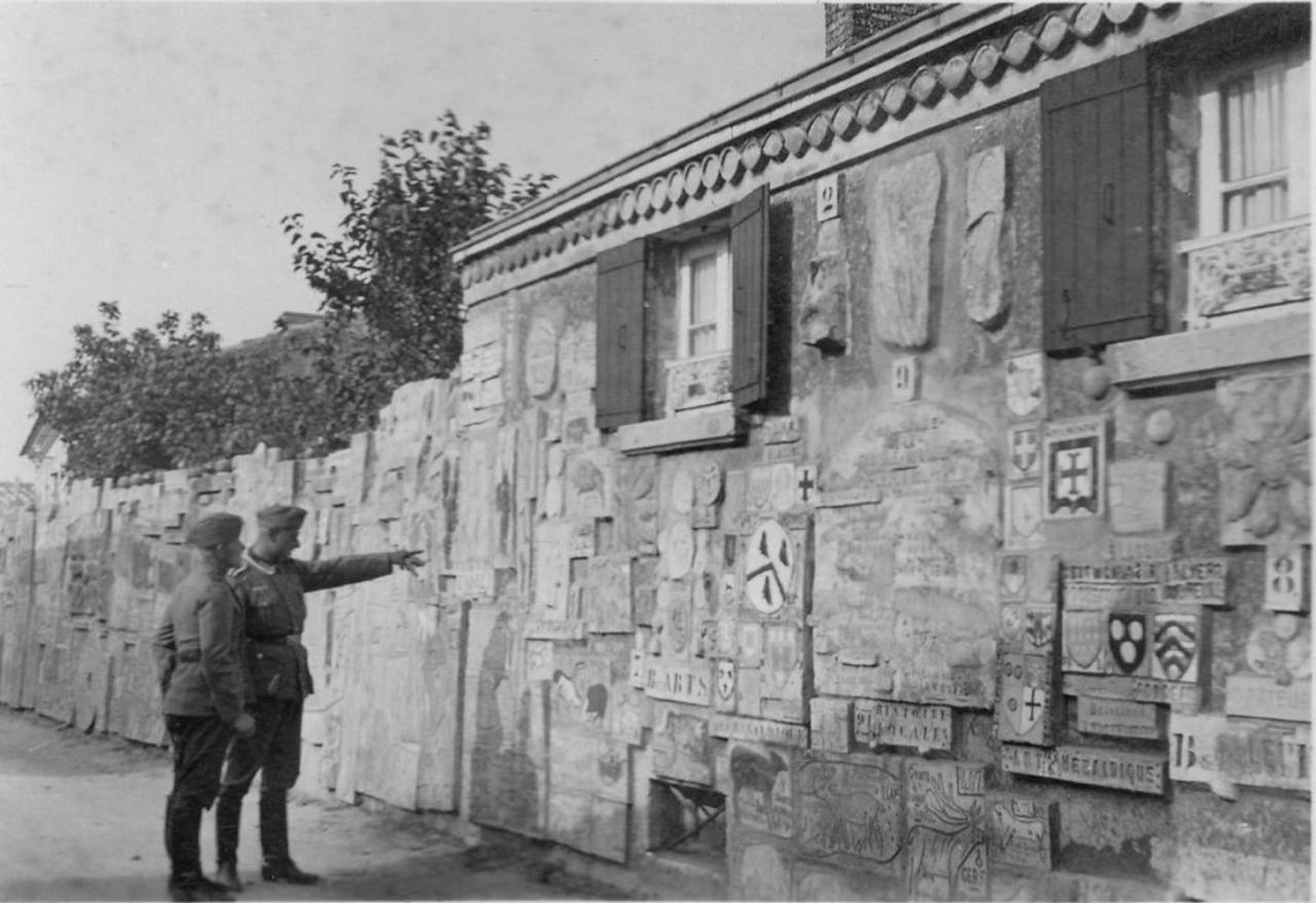Croix-de-Vie, allemands devant la facade du Dr Baudouin.