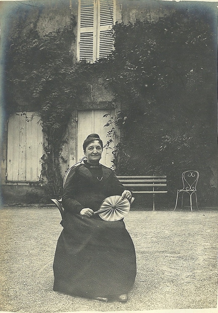Mme Vve Caillard née Hunault de la Peltrie à Sèvres.