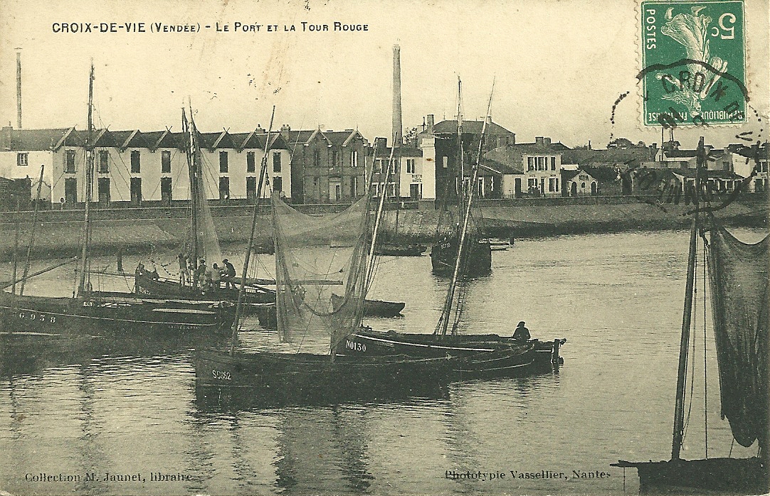 Croix-de-Vie, le port et la tour rouge.