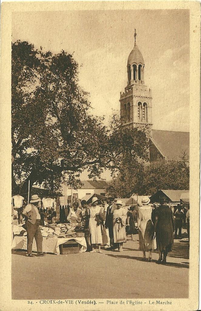 Croix-de-Vie, place de l'église, le marché.
