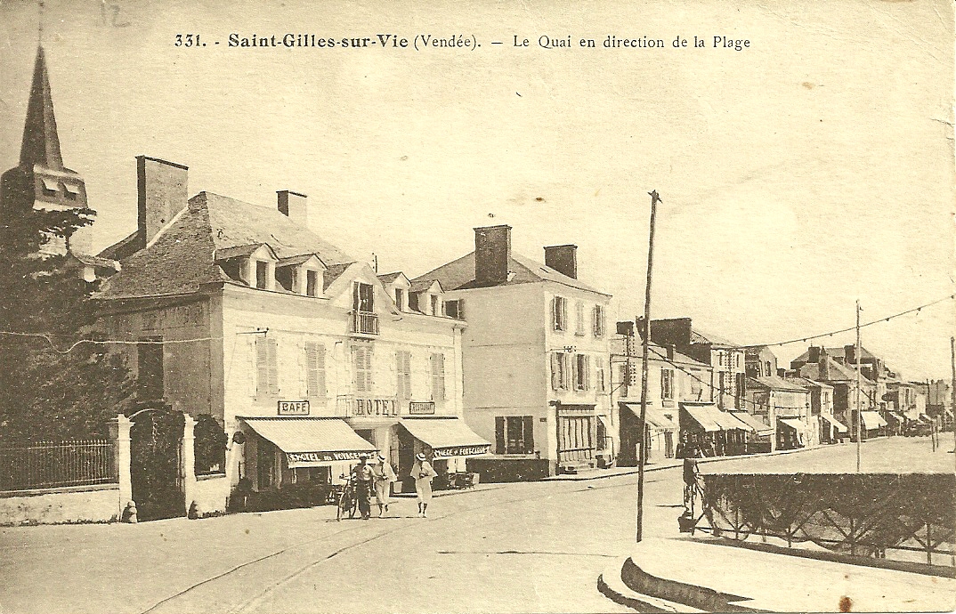St-Gilles-sur-Vie, le quai en direction de la plage.