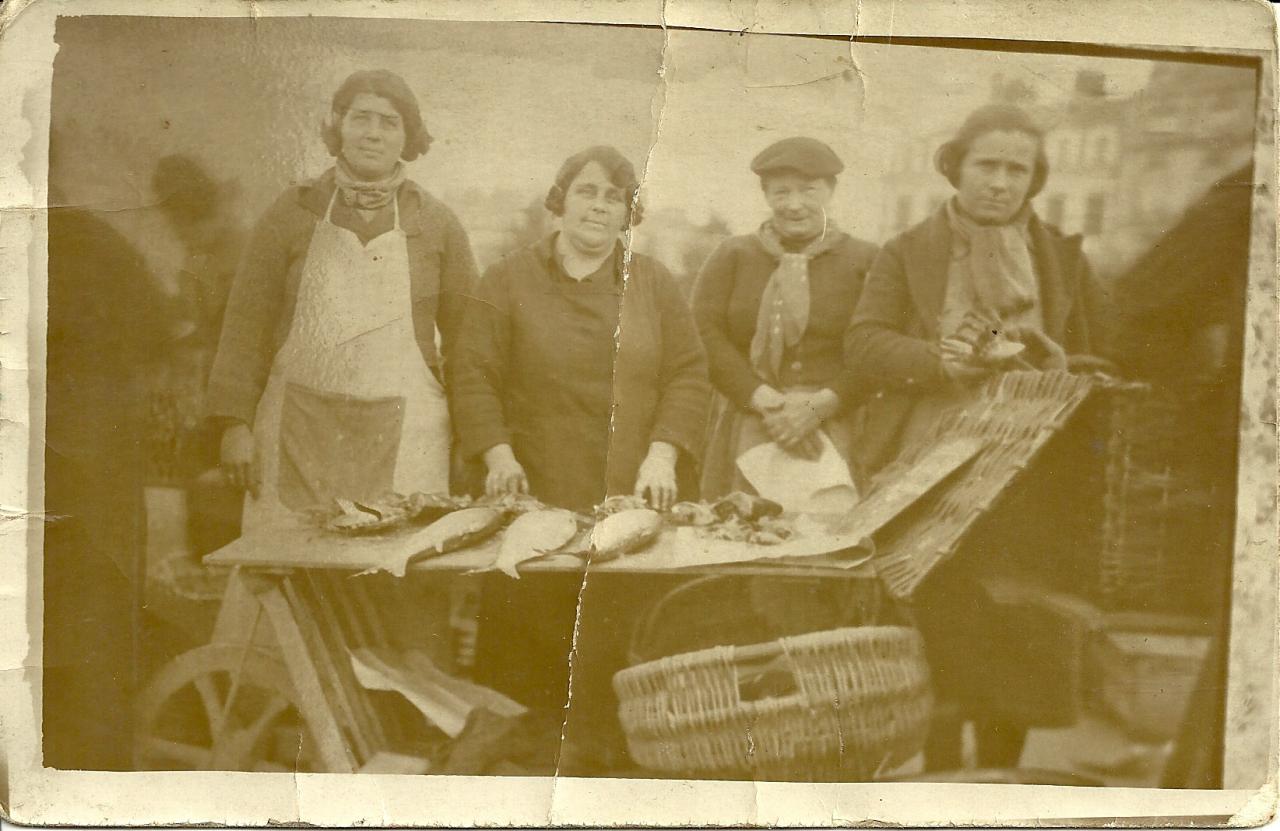 Croix-de-Vie, vendeuses de poissons.