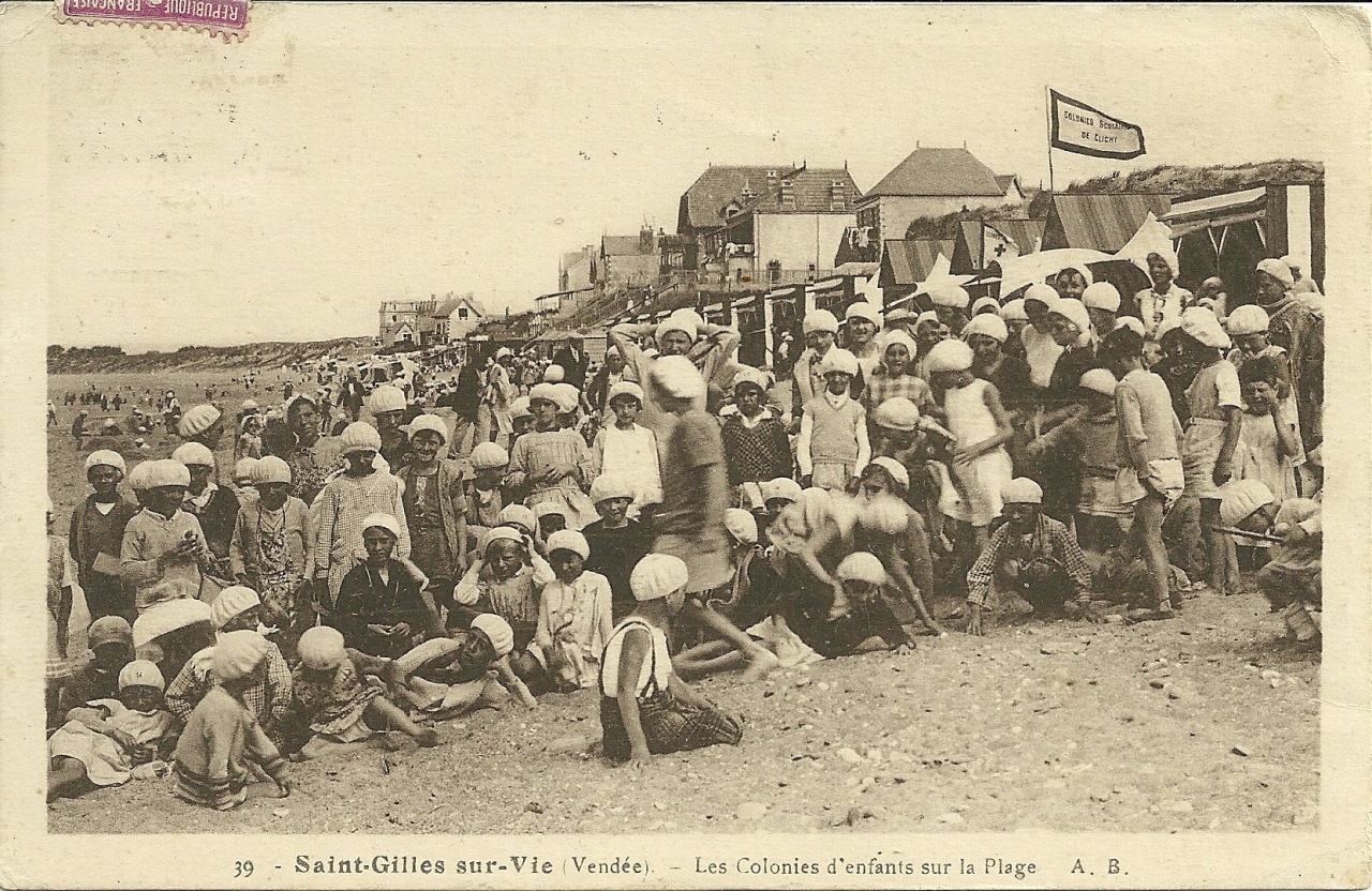 St-Gilles-sur-Vie, des colonies sur la plage.