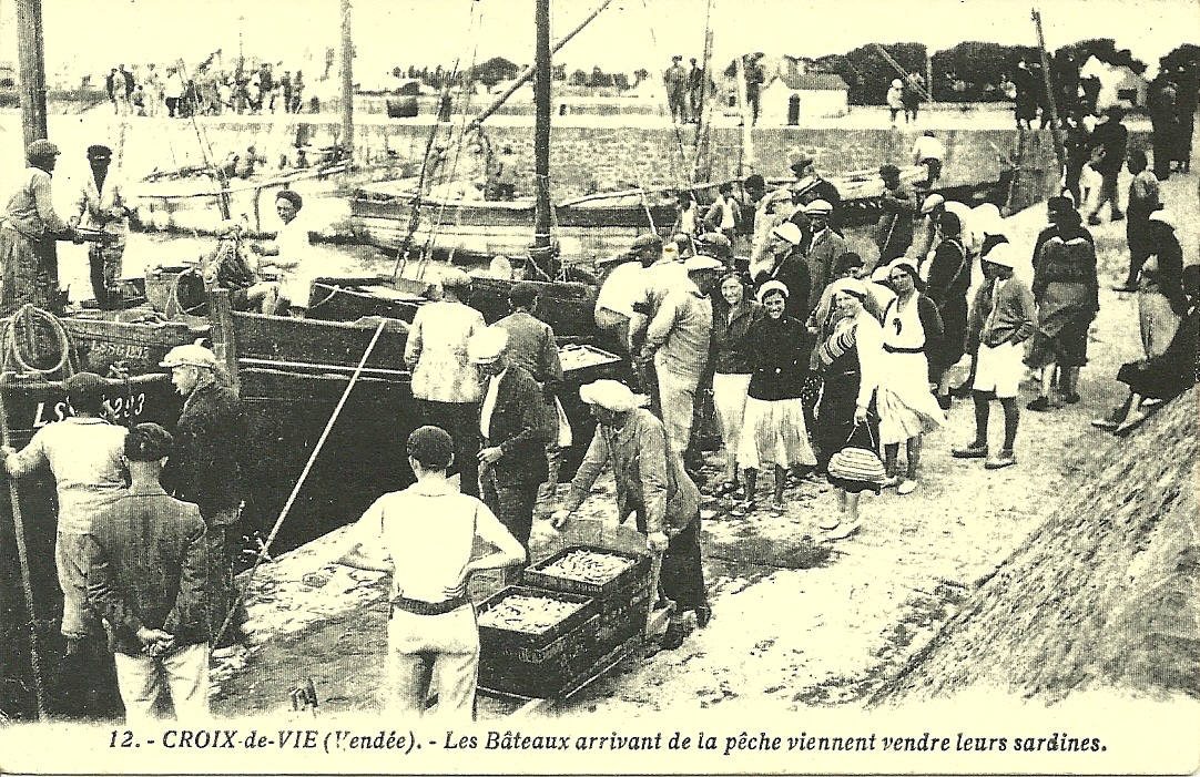 Croix-de-Vie, les bateaux arrivant de la pêche.