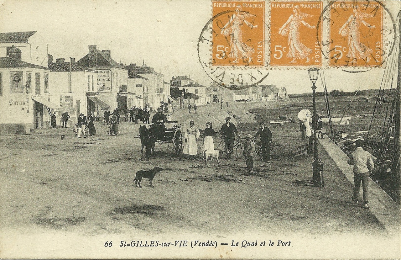 St-Gilles-sur-Vie, le quai et le port.