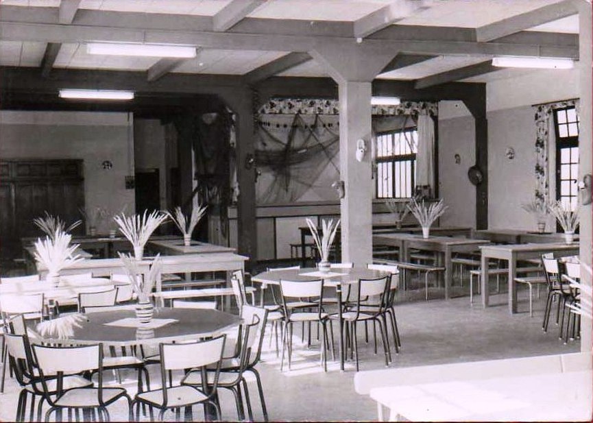 Saint-Gilles-sur-Vie, colonie Esso, la salle à manger.