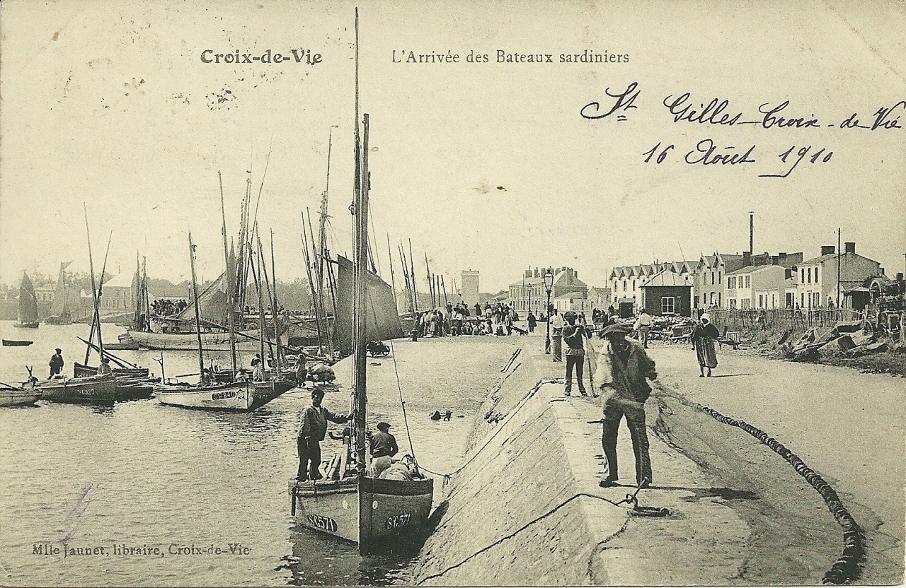 Croix-de-Vie, l'arrivée des bateaux sardiniers.