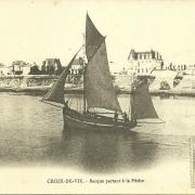 Croix-de-Vie, barques partant à la pêche.