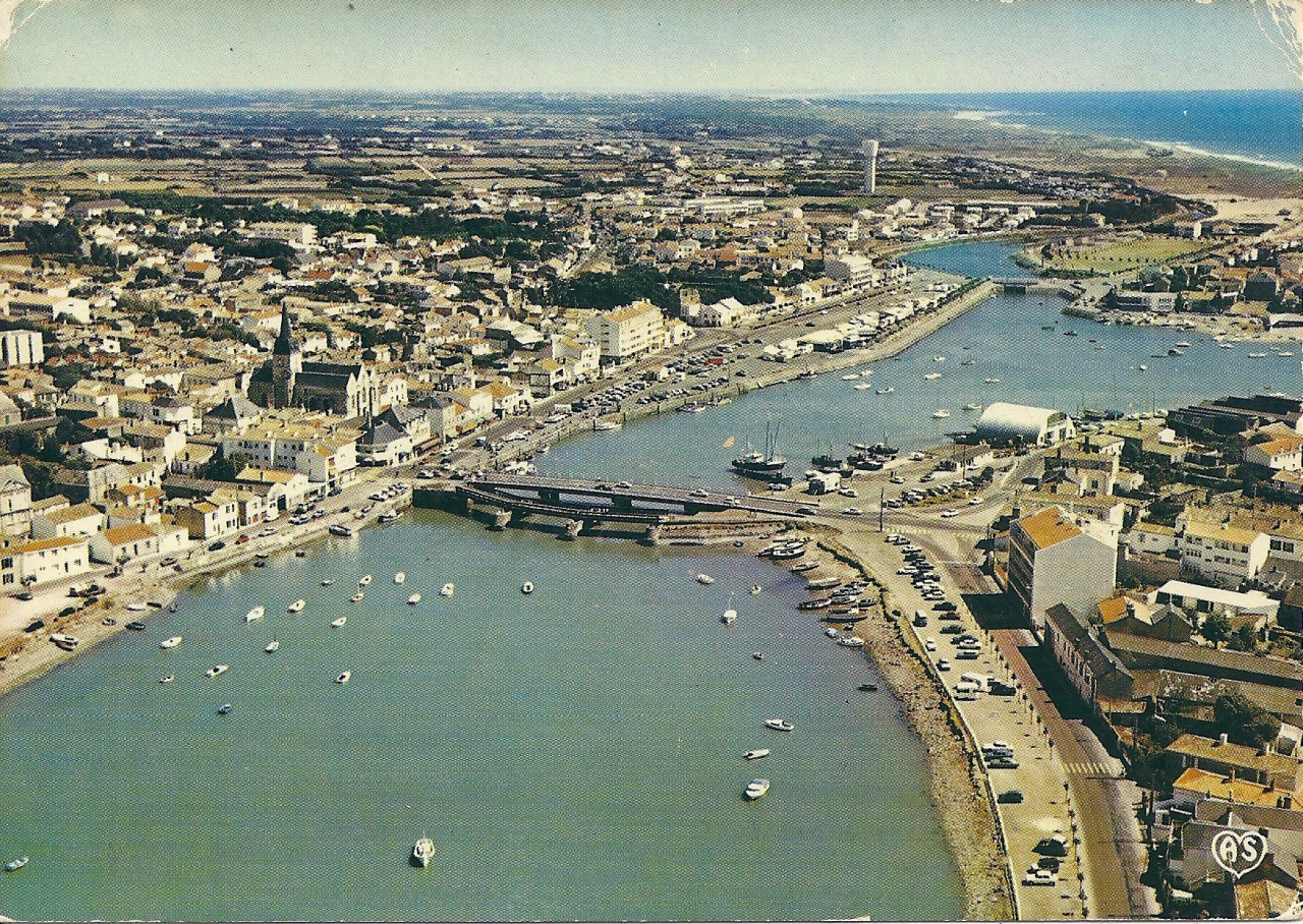 St-Gilles-sur-Vie, vue générale, le port.
