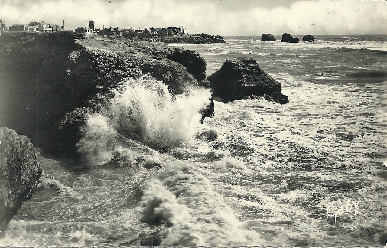 Croix-de-Vie, la corniche vendéenne par gros temps.