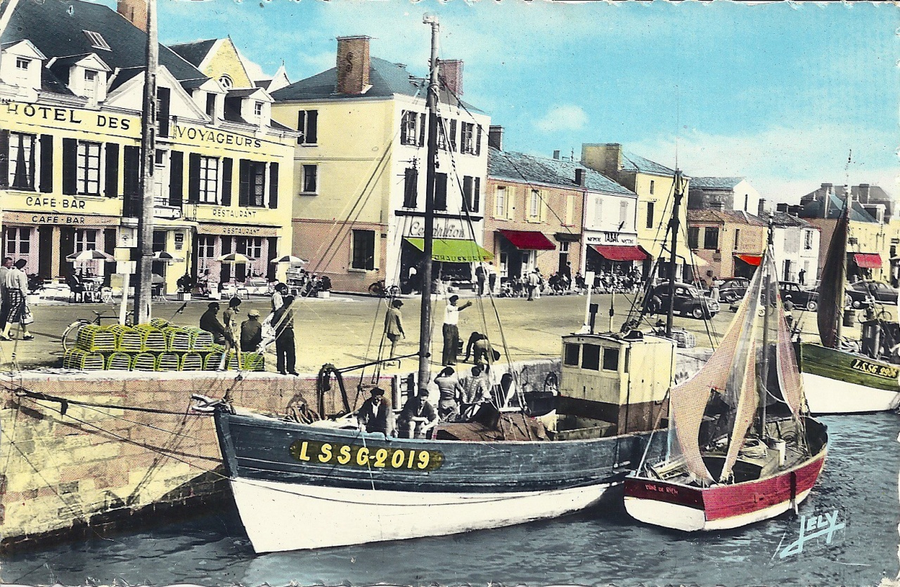 St-Gilles-sur-Vie, bateaux à quai.