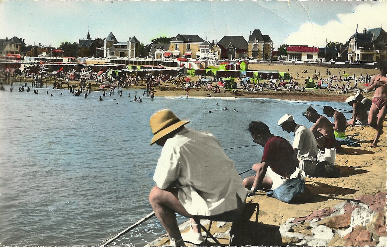 Croix-de-Vie, pêcheurs sur la jetée.