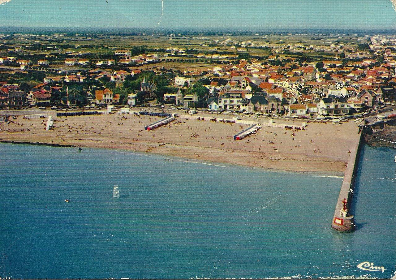 Croix-de-Vie, vue aérienne de la plage.