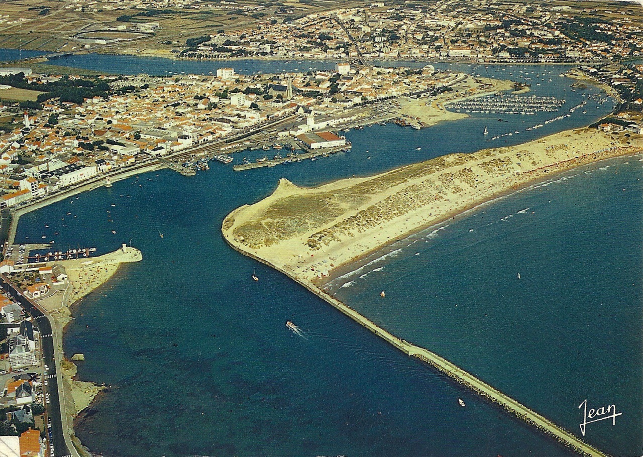 St-Gilles-Croix-de-Vie, l'entrée du port.