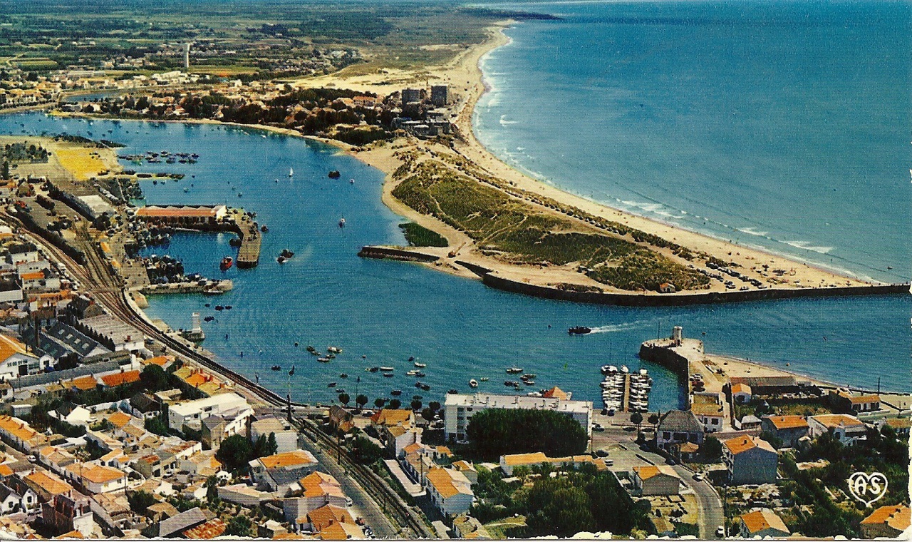 St-Gilles - Croix-de-Vie, le port et la plage de St-Gilles.