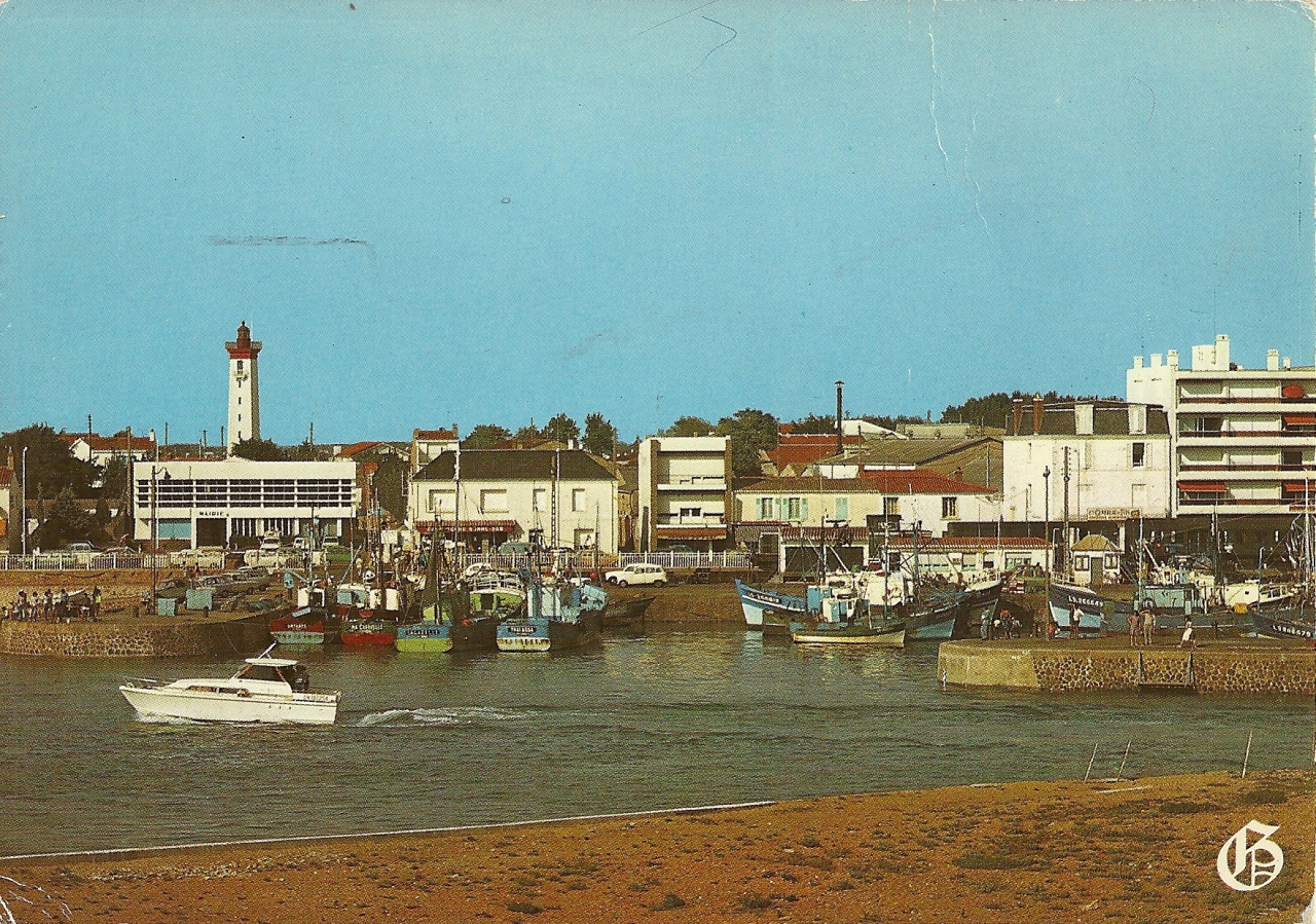 St-Gilles-Croix-de-Vie, l'entrée du port.