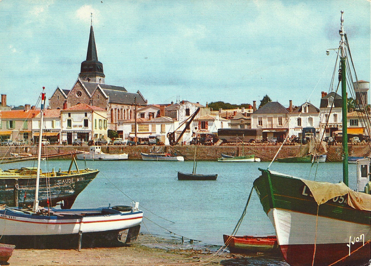 St-Gilles-sur-Vie, vue générale sur le port.