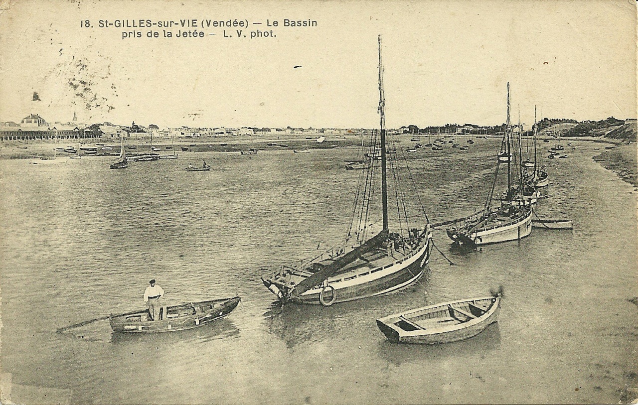 St-Gilles-sur-Vie, le bassin prés de la jetée.