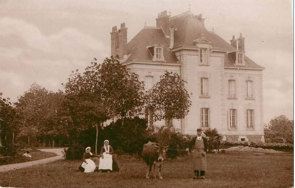 St-Hilaire-de-Loulay, château de la Barillère.