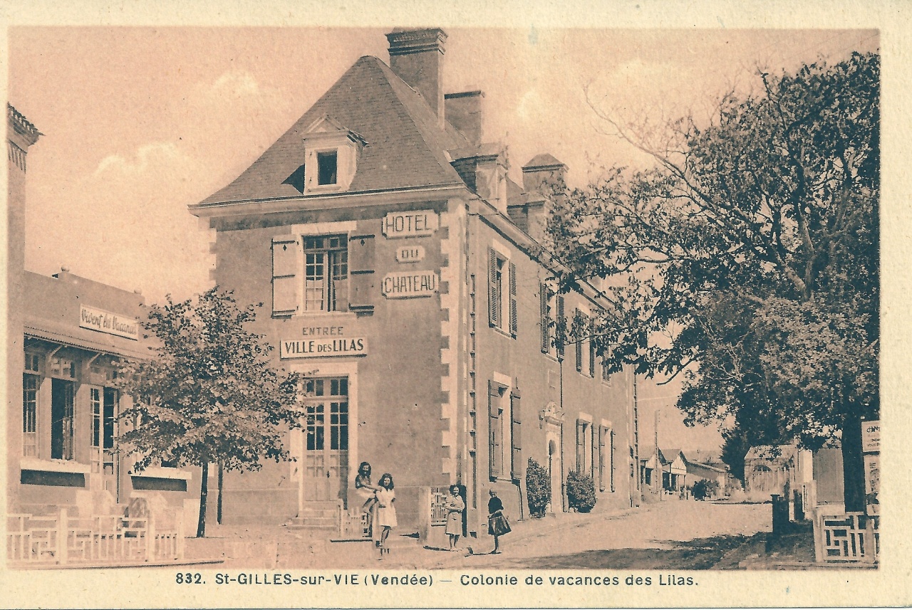 St-Gilles-sur-Vie, colonie de vacances dans l'hôtel du château.