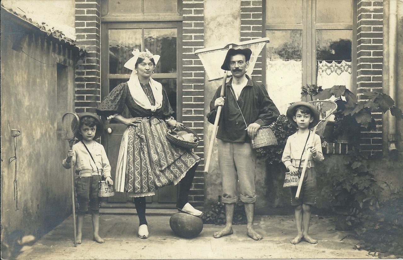 Croix-de-Vie, costumes vendéens.