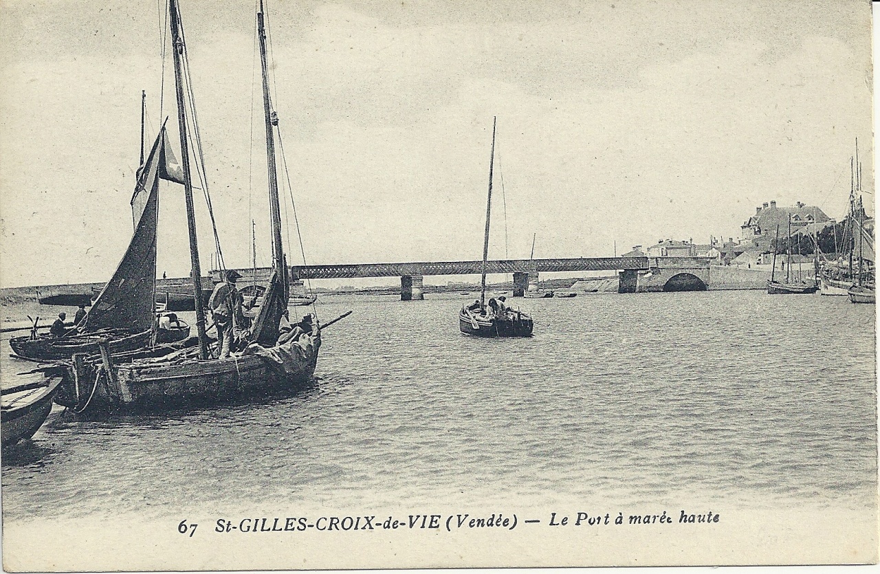 St-Gilles-Croix-de-Vie, le port à marée basse.
